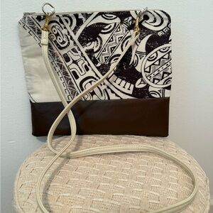 Stylish Hawaiian turtle  Patterned Crossbody Bag